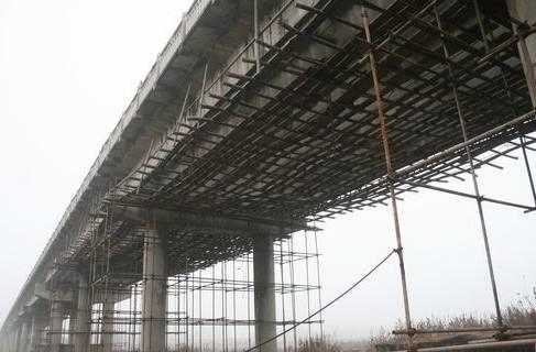 公路桥梁碰坏时怎样开展结构加固?